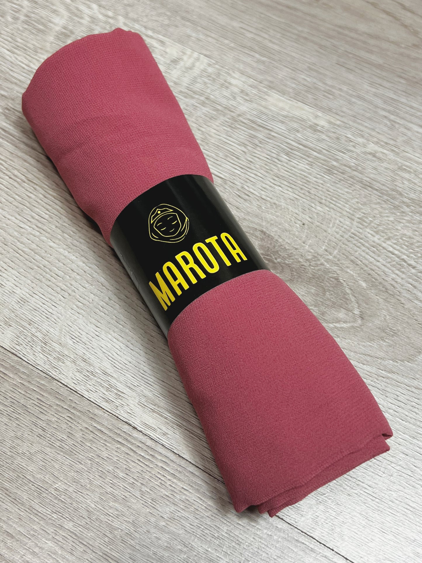 شال قماشة كريب سادة