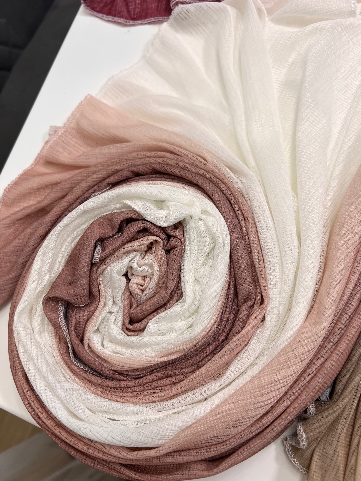 شال لولوه المموج LULUA Wave Scarf